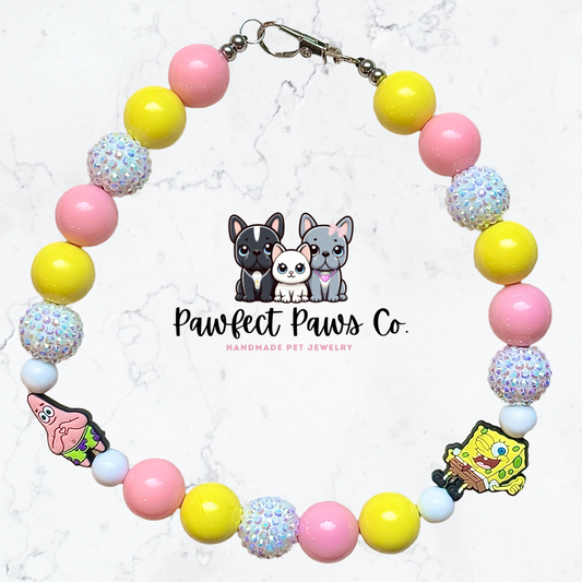 ¡Collar para perro o gato con cuentas personalizado de Bob Esponja y Patricio con brillo amarillo, rosa y blanco de Bikini Bottom*!