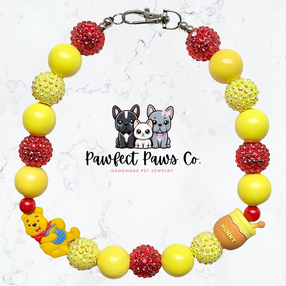 Hunny for Pooh* ¡Collar para perro o gato con cuentas personalizadas con brillo amarillo y rojo de Winnie the Pooh!