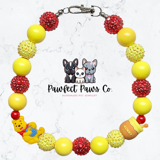 Hunny for Pooh* ¡Collar para perro o gato con cuentas personalizadas con brillo amarillo y rojo de Winnie the Pooh!