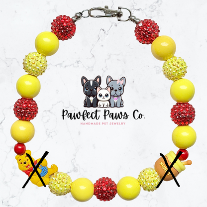 Hunny for Pooh* ¡Collar para perro o gato con cuentas personalizadas con brillo amarillo y rojo de Winnie the Pooh!